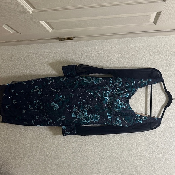 Marchesa Notte - Picture 9 of 9